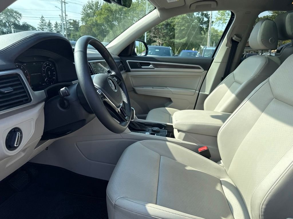 Used 2019 Black Volkswagen SEL image 10