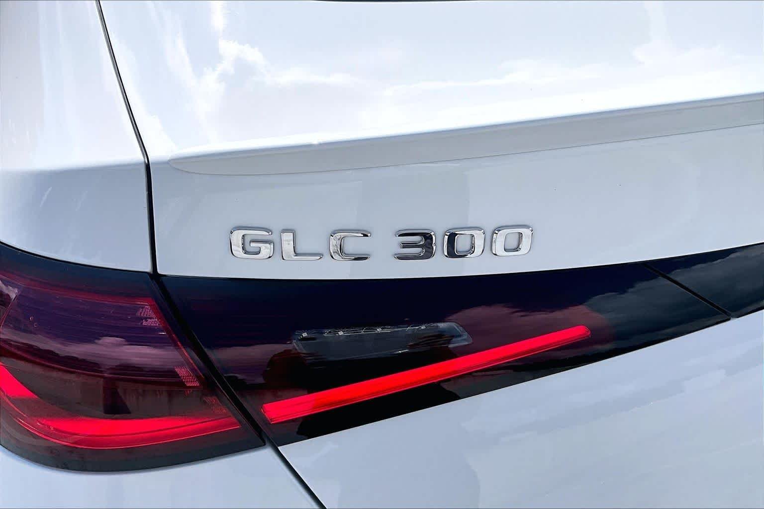 Used 2026 Polar White Mercedes-Benz GLC 300 image 31