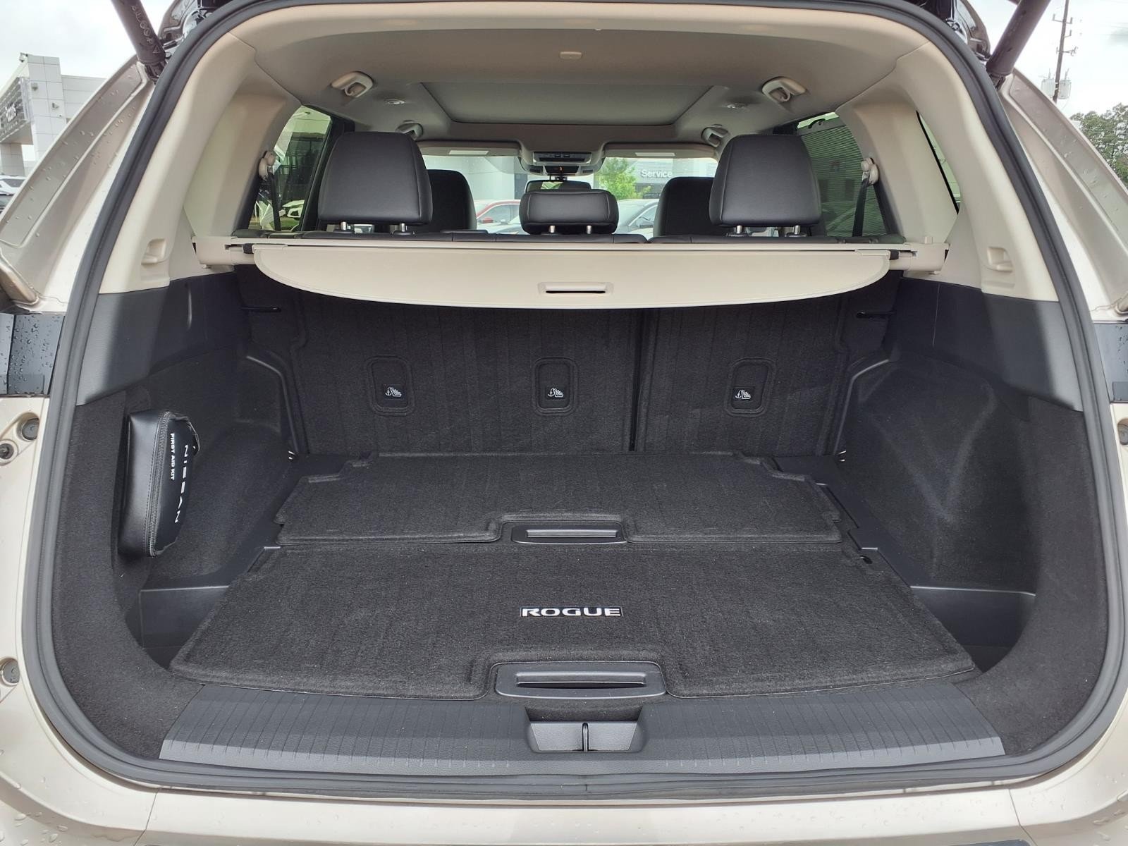2024 Nissan Rogue SL Silver at Robbins Nissan