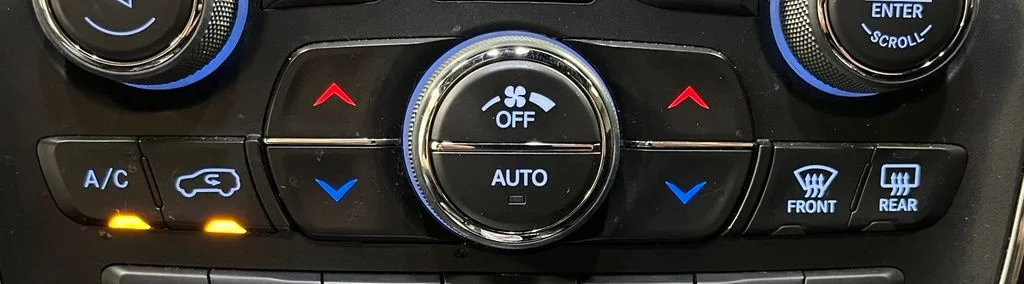 Used 2017 White Jeep Trailhawk image 38