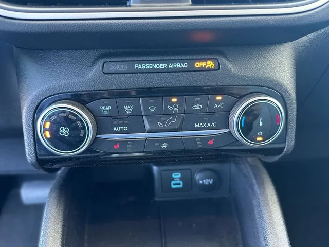 Used 2022 Blue Ford SE image 19