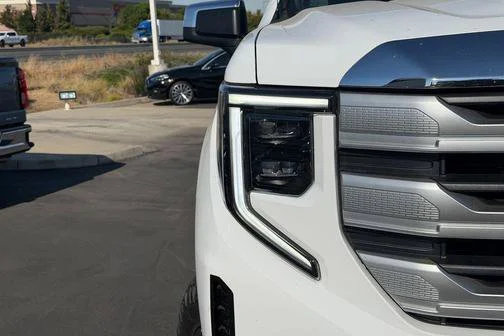 New 2026 Summit White GMC SLE image 4