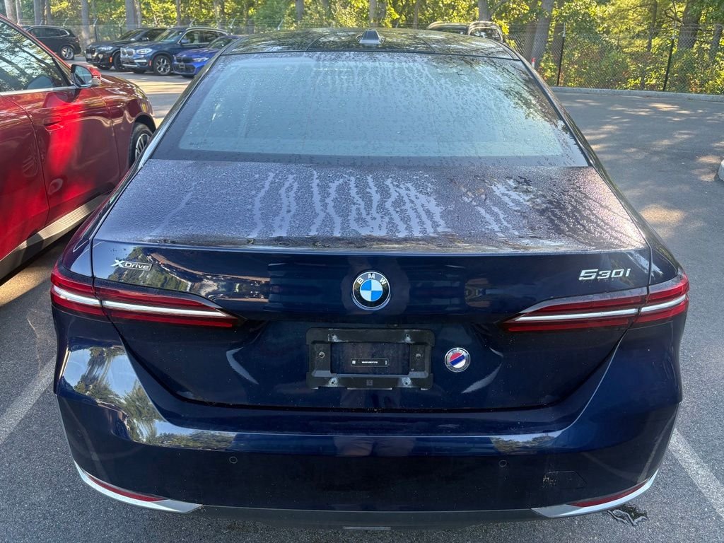 Certified Used 2024 Tanzanite Blue II Metallic BMW 530i xDrive image 4