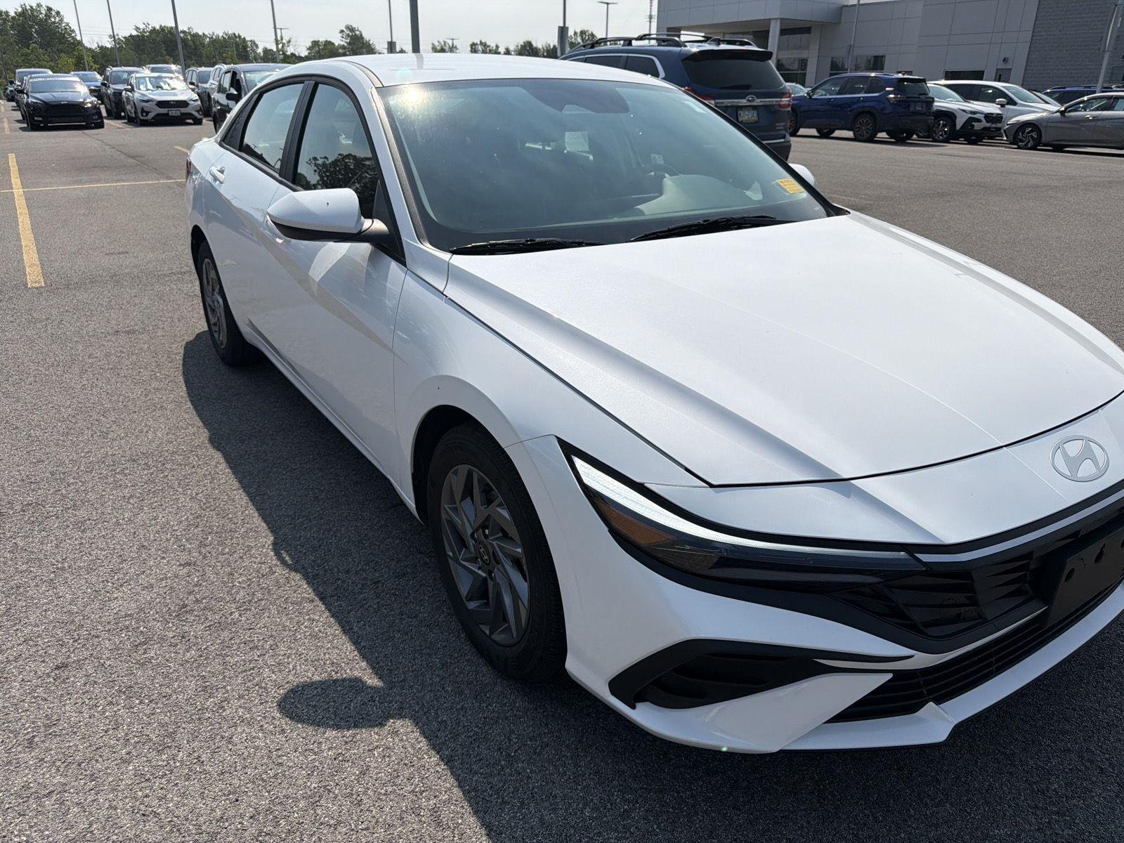 Used 2024 Serenity White Hyundai SEL image 8