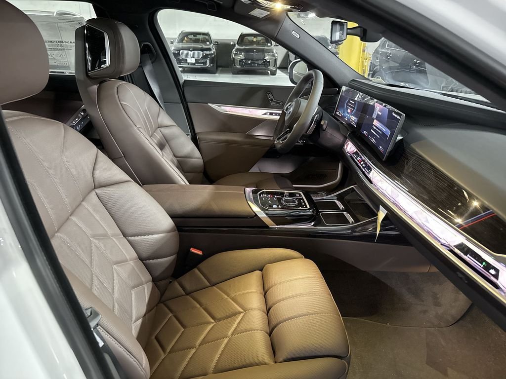 New 2026 Alpine White BMW 750e xDrive image 25