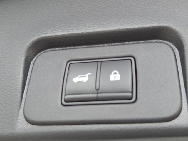 Used 2021 Pearl White Nissan SL image 16