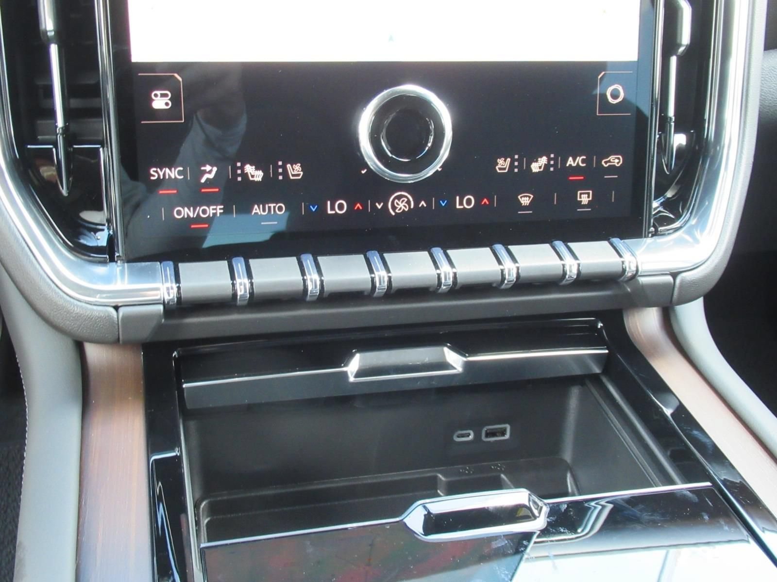 2026 GMC Yukon Denali - Photo 28
