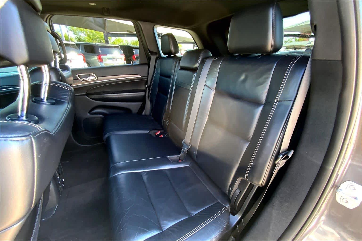 Used 2017 Granite Crystal Metallic Clearcoat Jeep Limited image 20