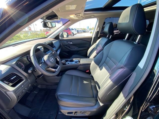 Used 2023 Super Black Nissan SL image 40