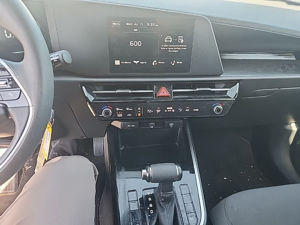 Used 2025 White Kia LX image 24