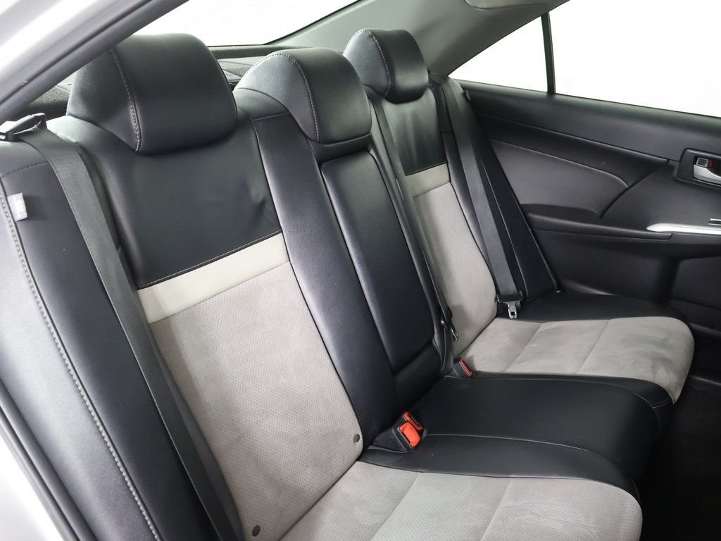 Used 2013 Silver Toyota SE image 29