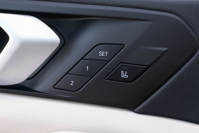 Used 2019 Alpine White BMW xDrive40i image 22
