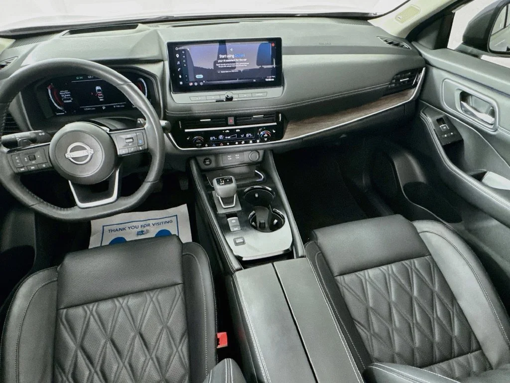 Used 2024 Gray Nissan Platinum image 27