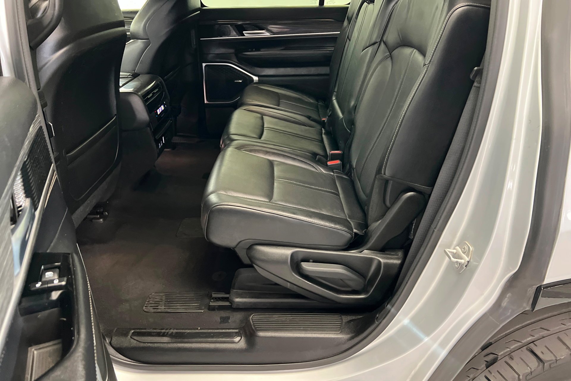 Used 2022 Silver Zynith Jeep Series II image 22