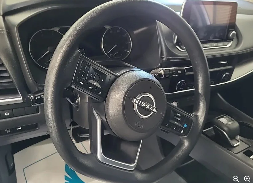 Used 2024 Silver Nissan SV image 4