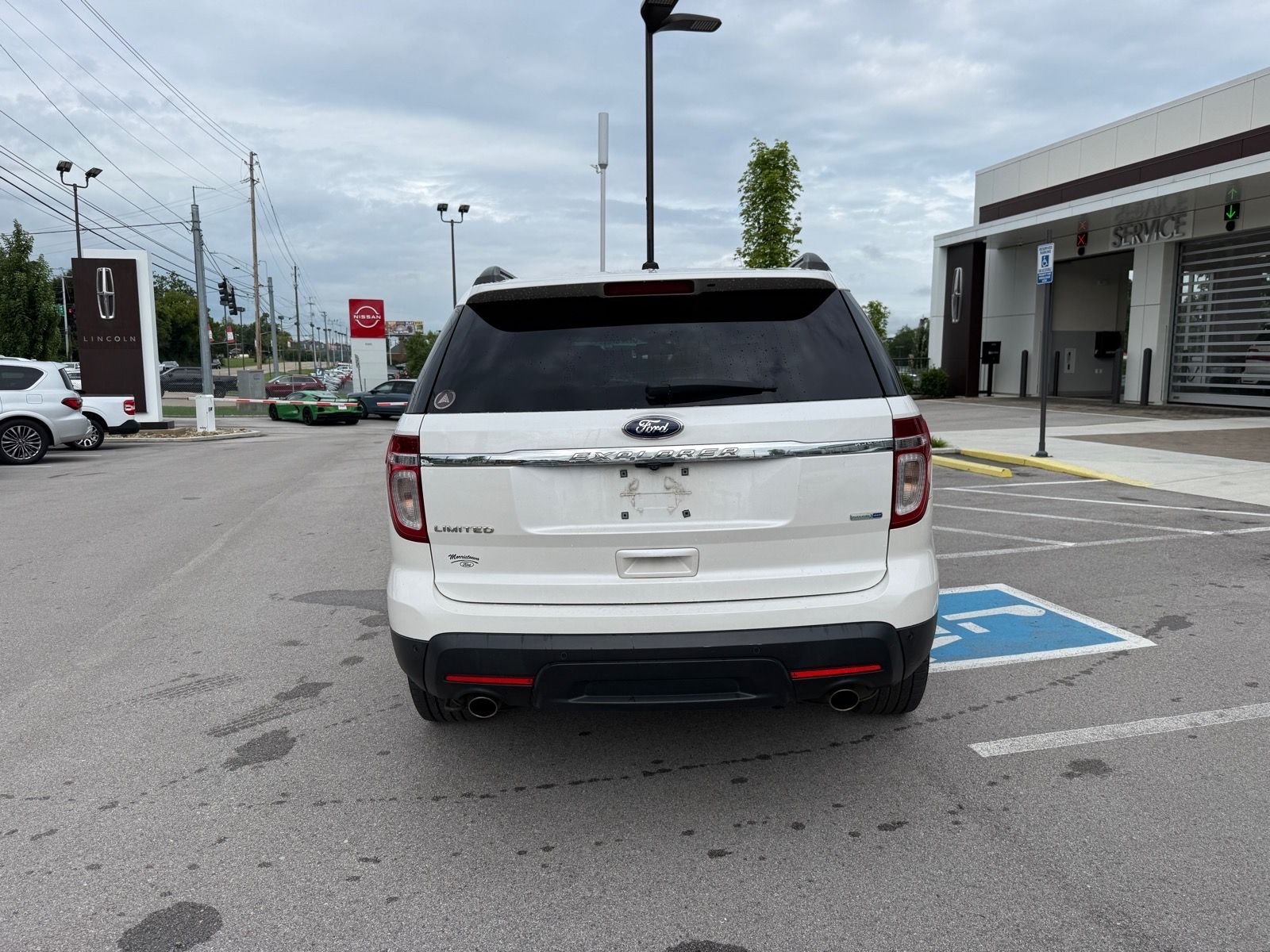 Used 2013 White Platinum Clearcoat Metallic Ford Limited image 5