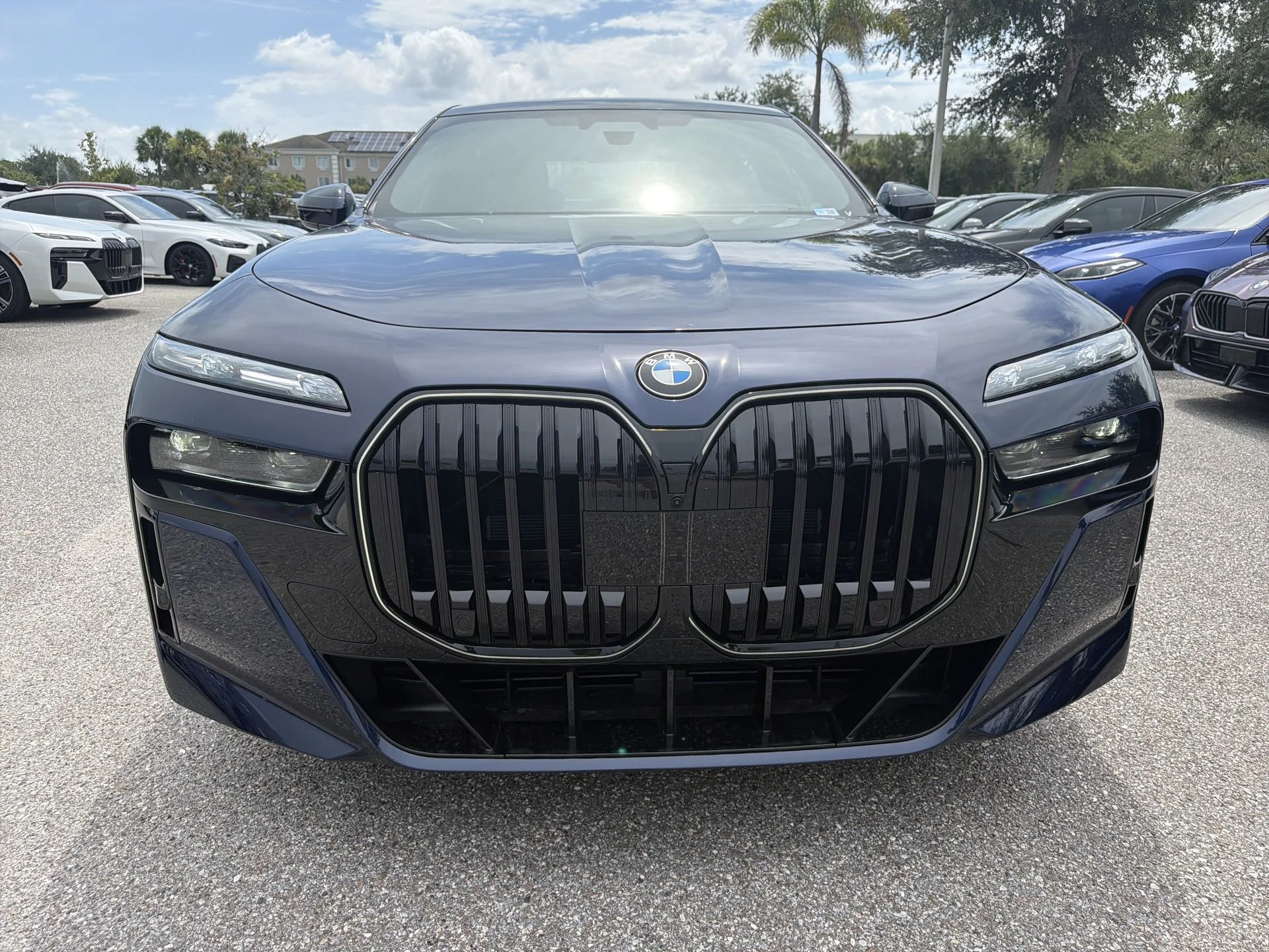 New 2026 Tanzanite Blue II Metallic BMW 740i xDrive image 2