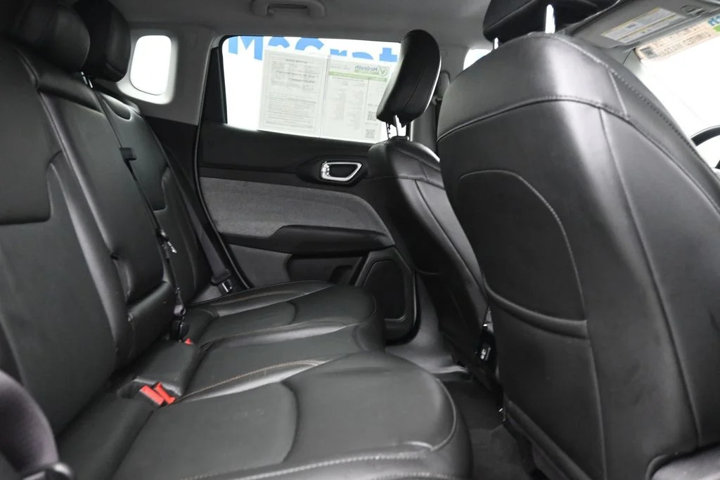 Certified Used 2022 White Jeep Latitude Lux image 10