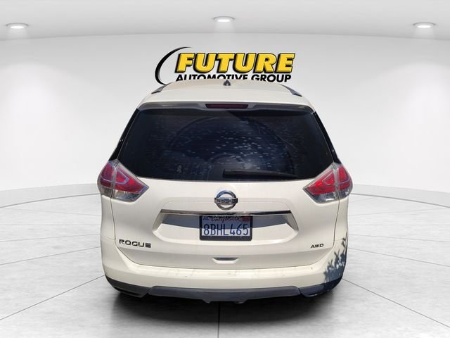 Used 2016 White Nissan S image 4