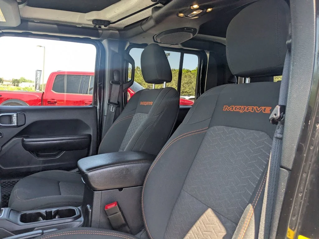 Used 2020 Black Clearcoat Jeep Mojave image 14