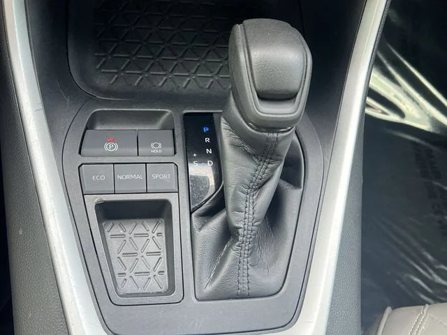 Used 2022  Toyota XLE image 22