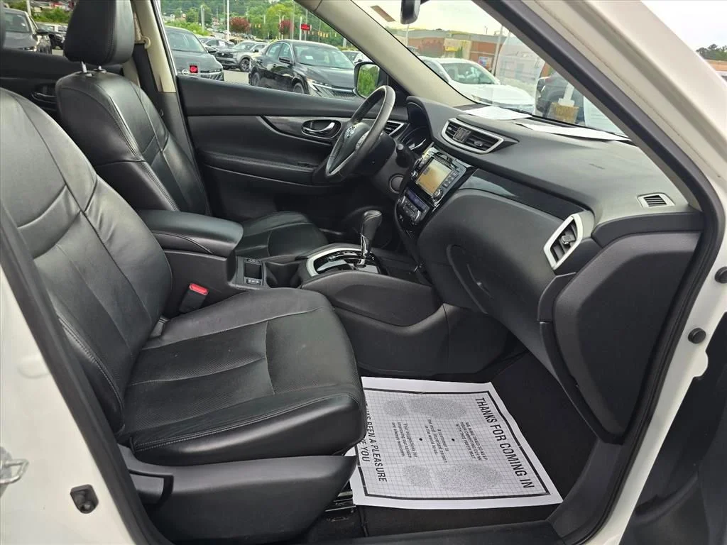 Used 2015 White Nissan SL image 15