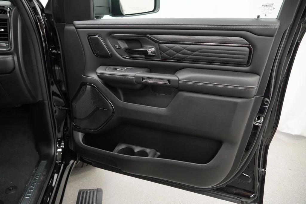New 2026 Diamond Black Crystal Pearl-Coat Exterior Paint RAM Limited image 34
