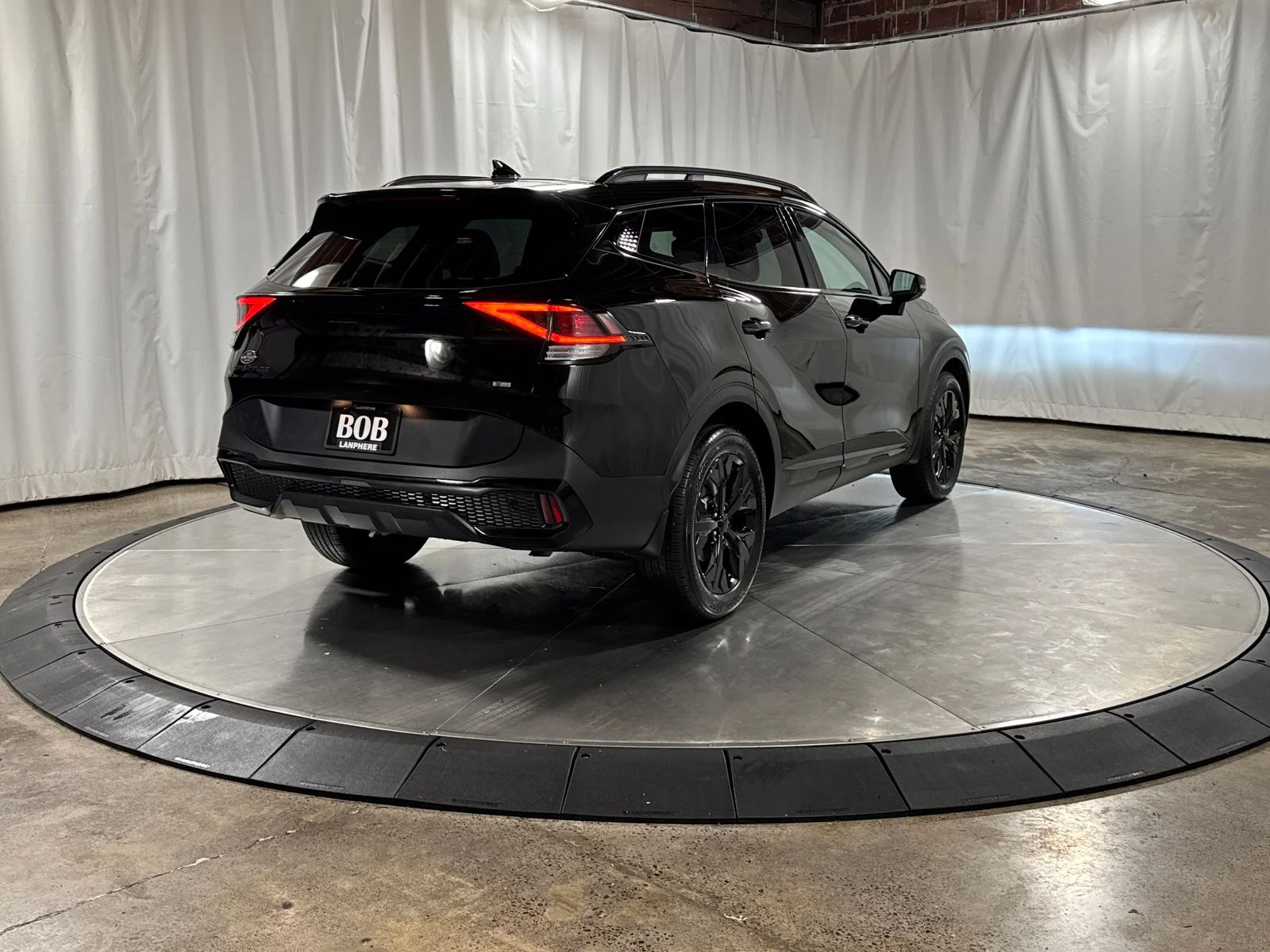 Used 2025 Black Kia X-Line image 8