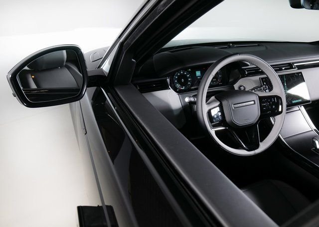 New 2026 Santorini Black Land Rover Dynamic SE image 22