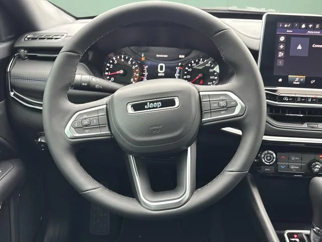New 2026 White/off-white Jeep Latitude image 27