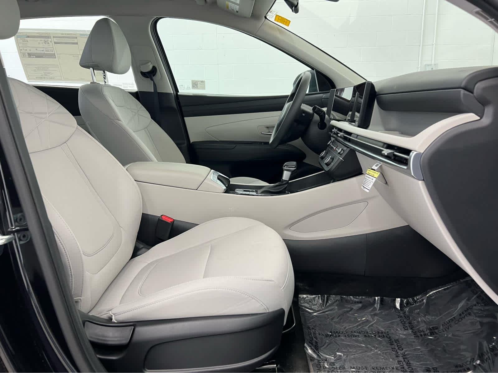 Used 2025 Phantom Black Hyundai SE image 29