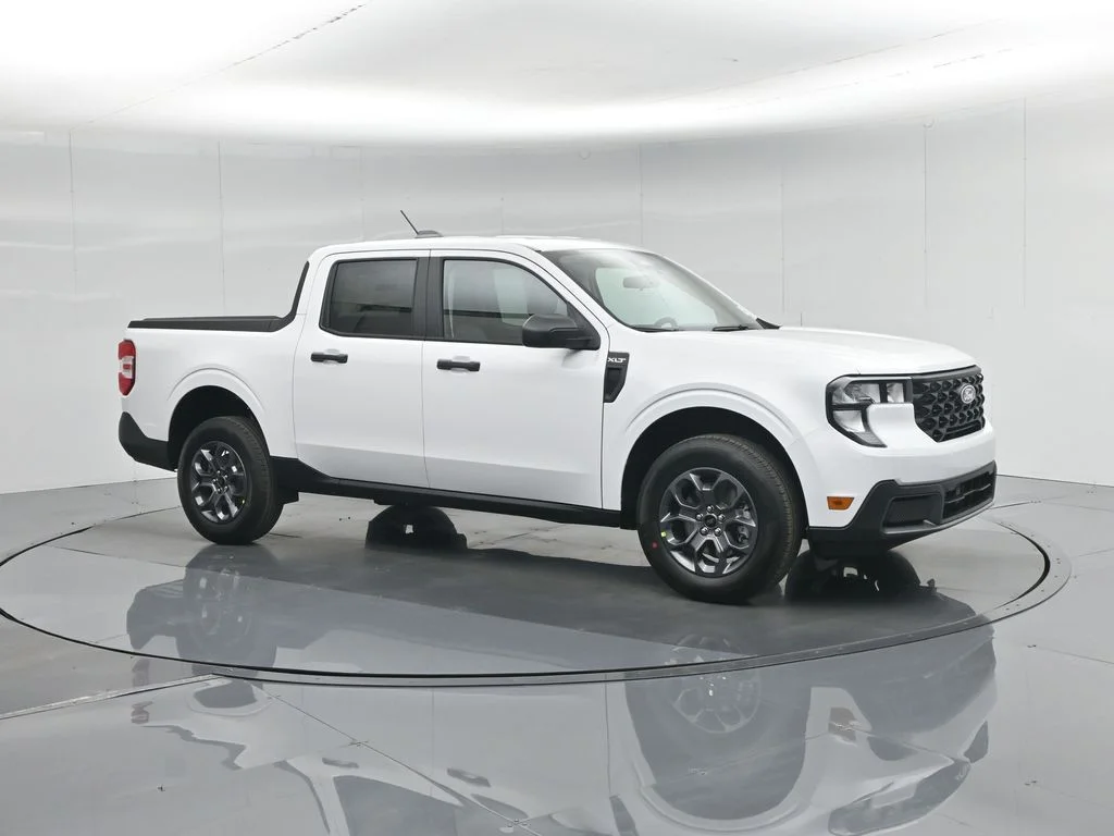 New 2026 Oxford White Ford XLT image 23