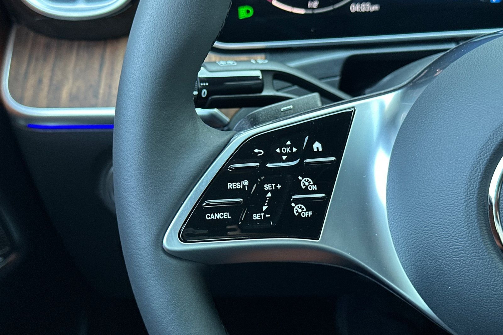 New 2025 Polar White Mercedes-Benz C 300 image 28
