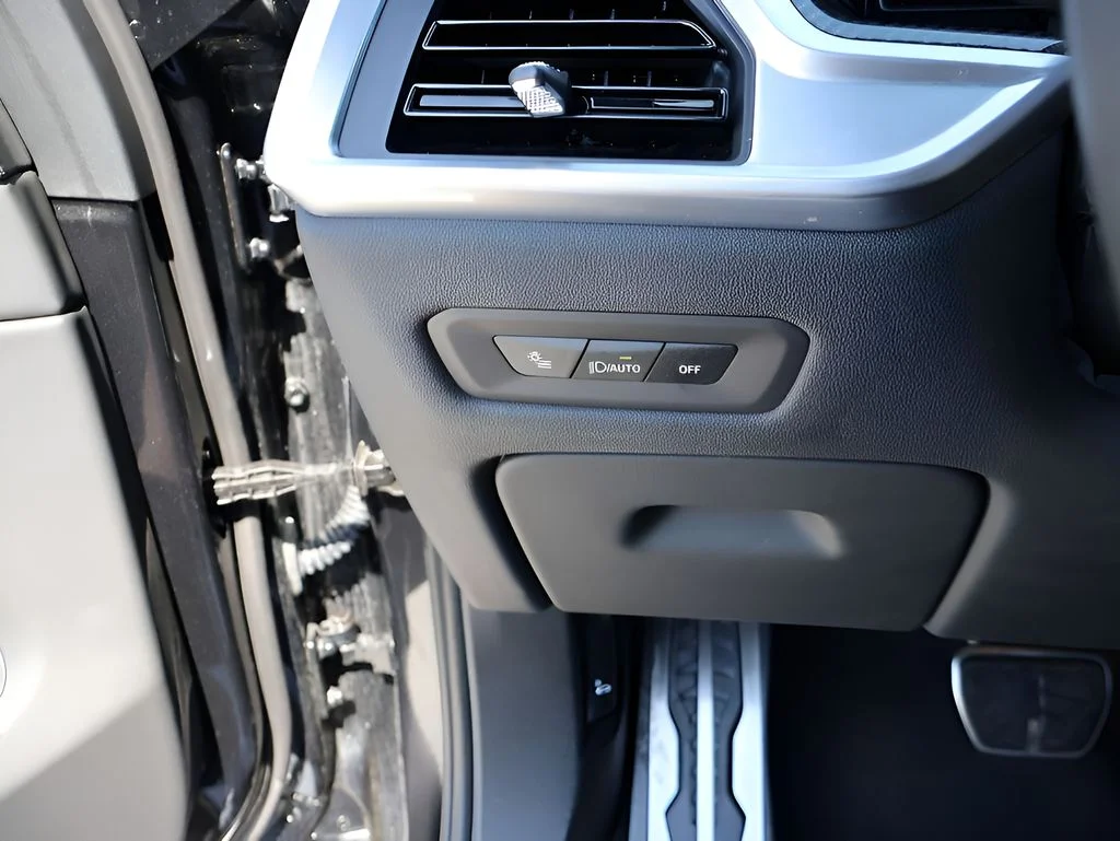 Used 2025 Black BMW M60i image 37