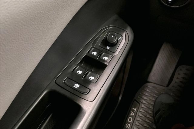 2023 Volkswagen Taos SE - Photo 39