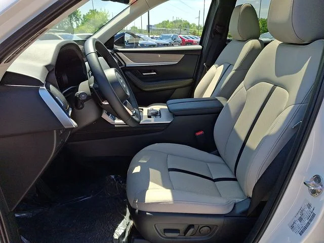 Used 2025 White Mazda Premium image 15