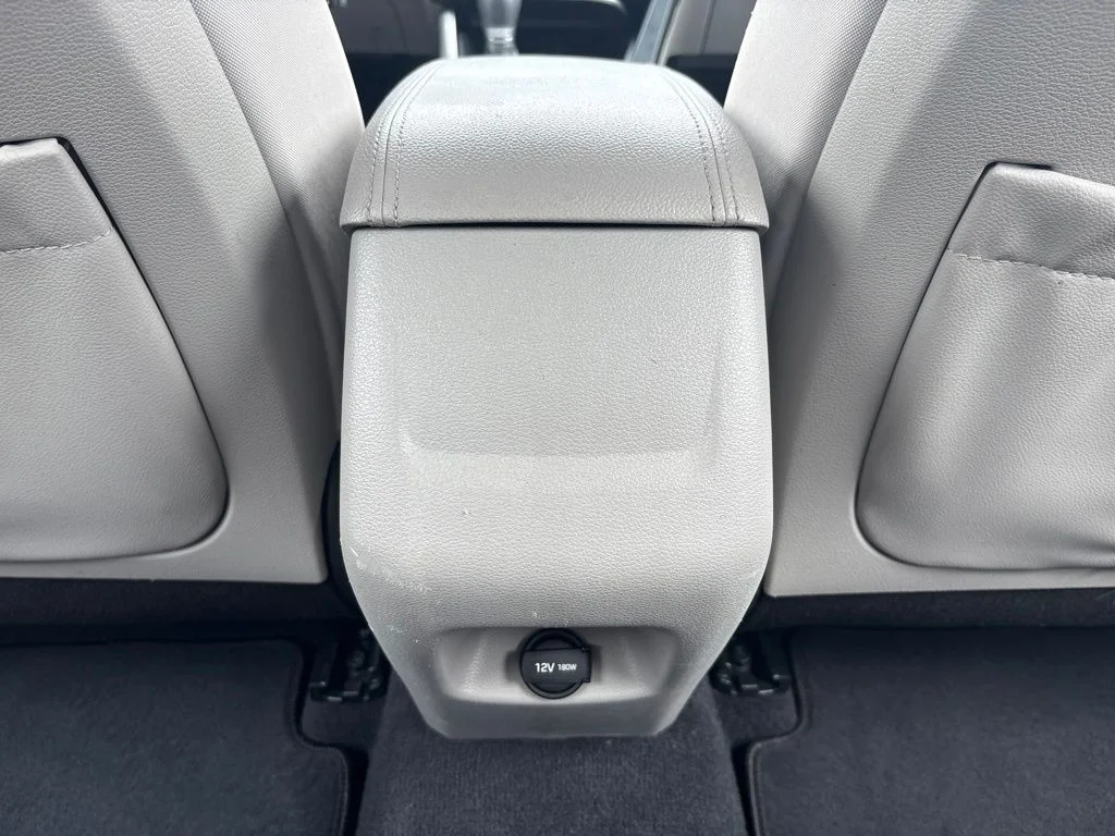 Used 2016 Silver Hyundai SE image 26