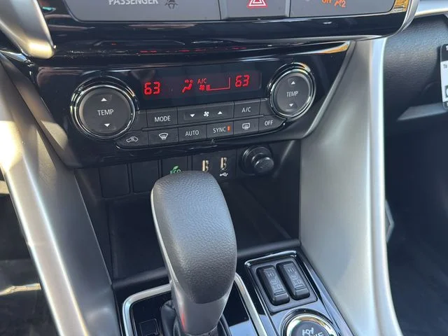 New 2026 Red Mitsubishi SE image 25