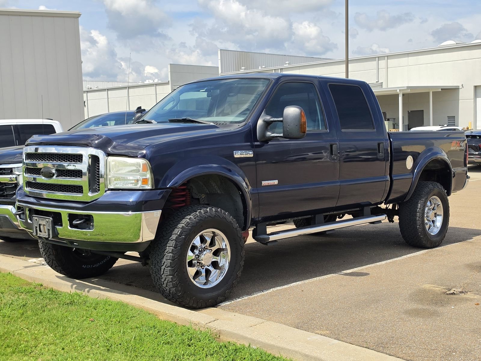2005 Ford F-250 XLT 4x4 Crew Cab SWB's photo