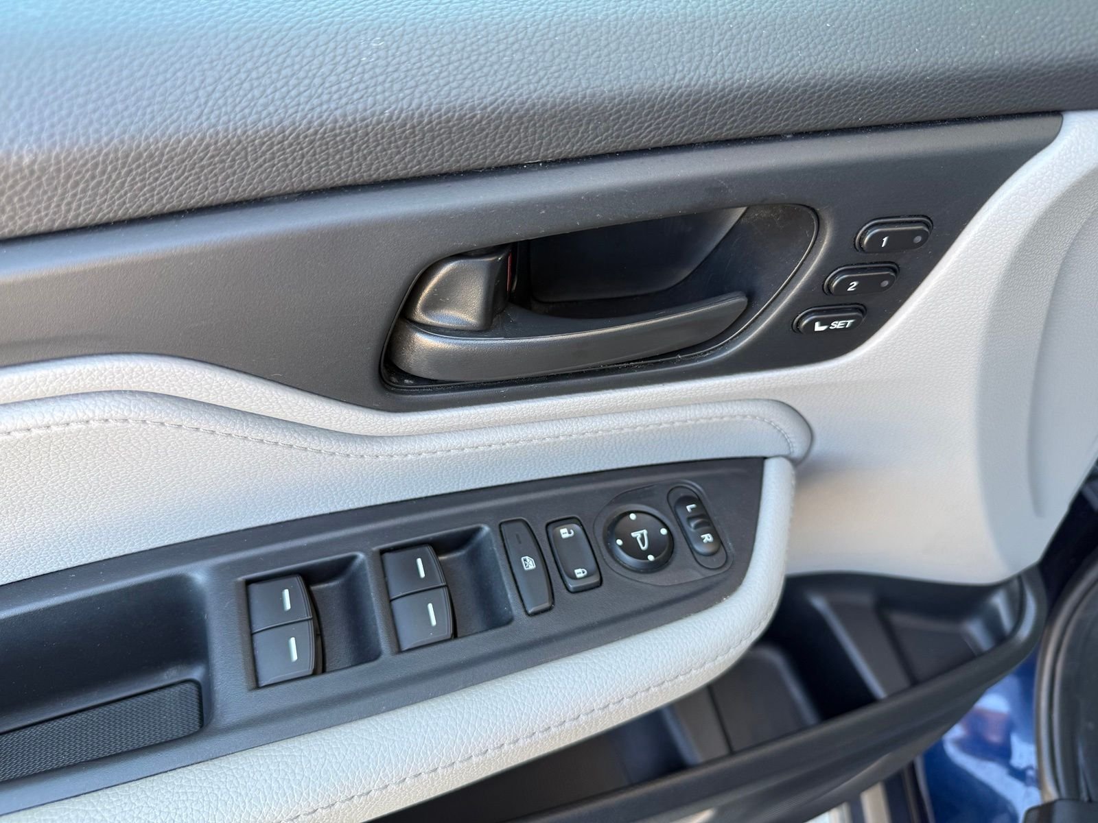 2024 Honda Odyssey EX-L - Photo 12