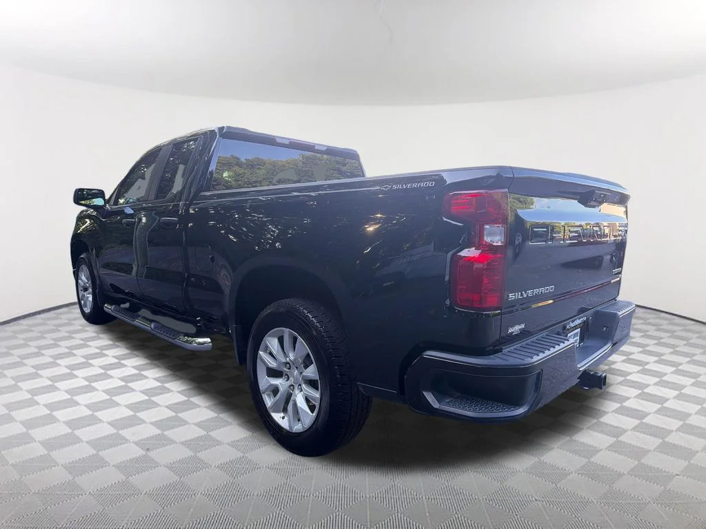 Used 2025 Black Chevrolet Custom image 7