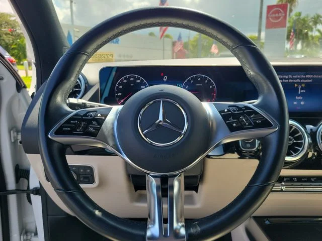 Used 2025 White Mercedes-Benz GLA 250 image 19