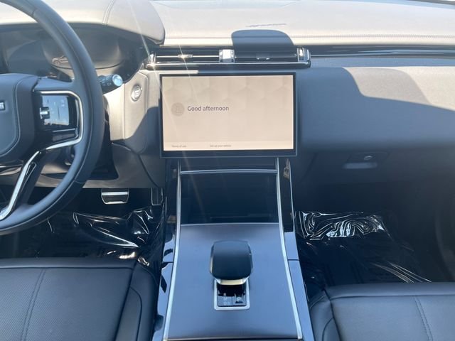 New 2026 Santorini Black Land Rover Dynamic SE image 15