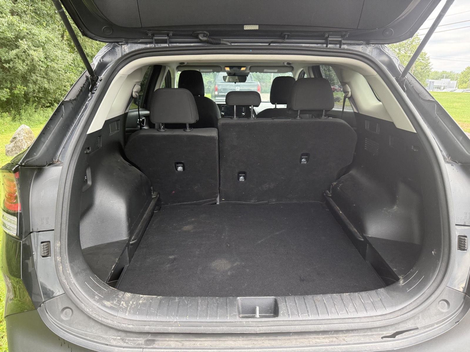 Used 2023 Fusion Black Kia LX image 7