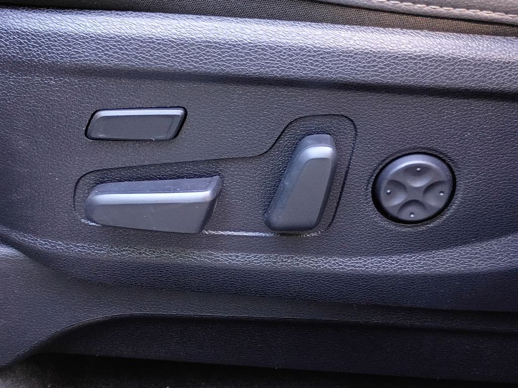 Used 2024 Everlasting Silver Kia SX X-Line image 16