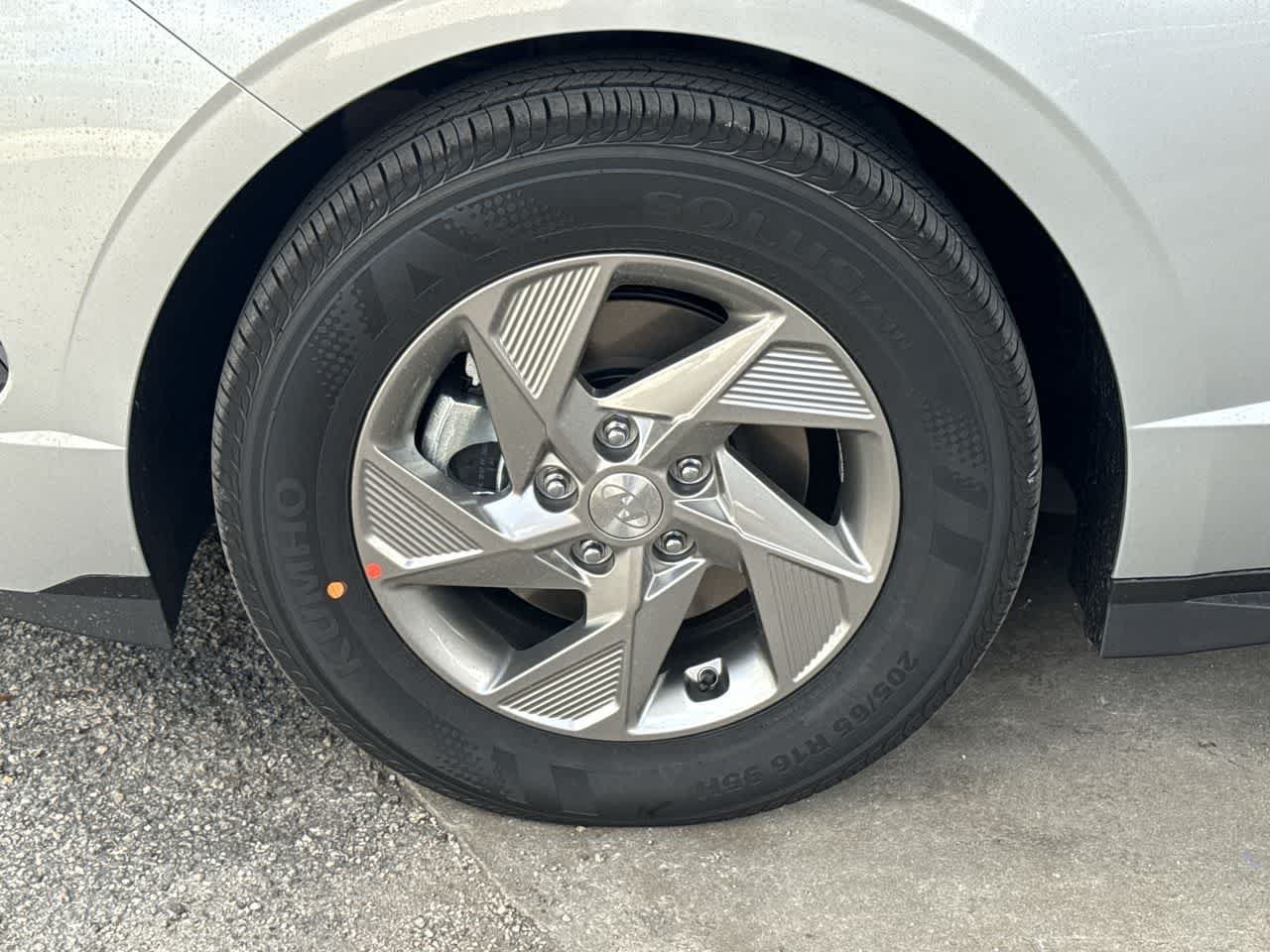 New 2026 Aero Silver Hyundai SE image 11