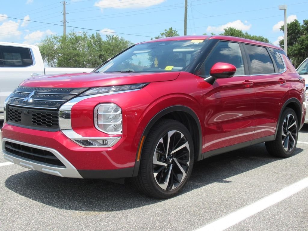 Used 2023 Red Mitsubishi SE image 2
