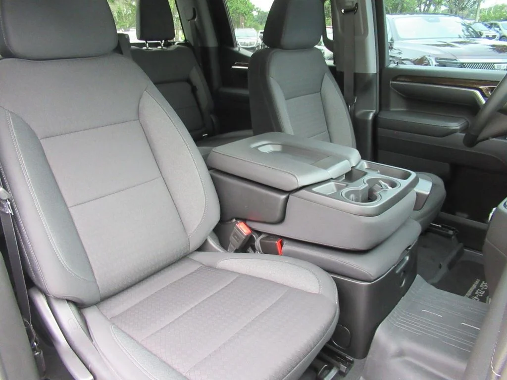 Used 2024 White GMC Elevation image 8