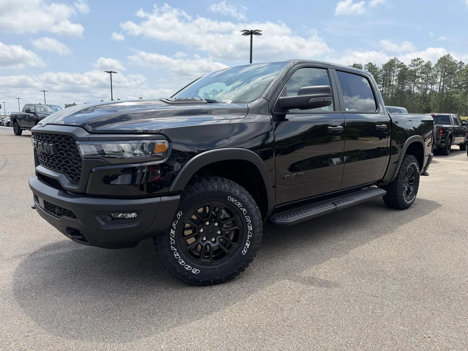 New 2026 Diamond Black Crystal Pearl-Coat Exterior Paint RAM Rebel image 1