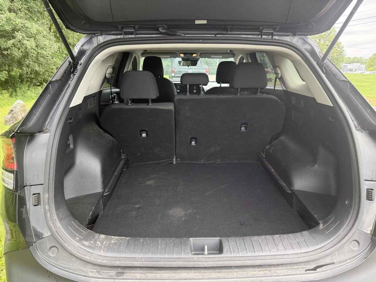Used 2023 Fusion Black Kia LX image 7